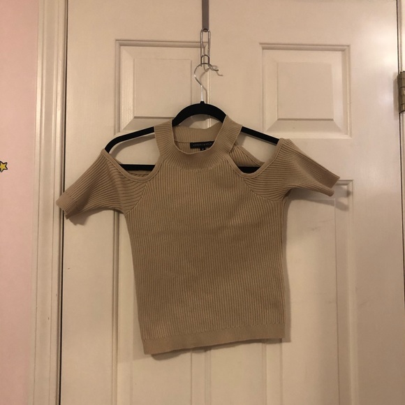 ✨ 3 for $25✨ Cut out top - Picture 1 of 4